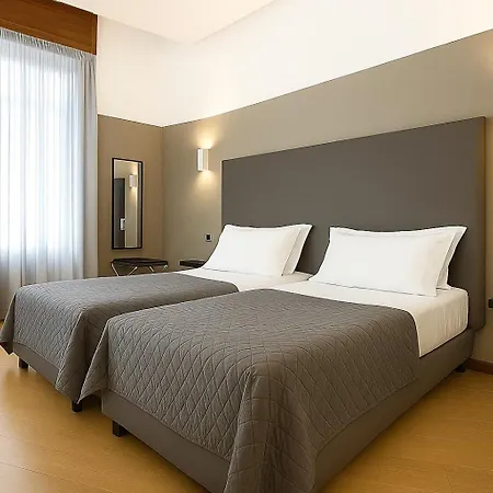 Piazza Carita 4*