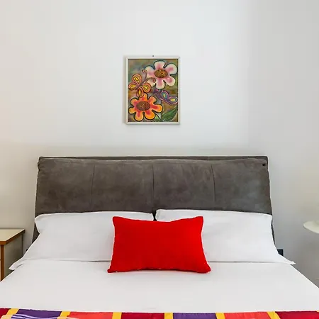 Apartment Red Comfort Flat Near Garibaldi Station Naples