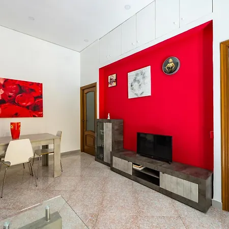 Red Comfort Flat Near Garibaldi Station Naples