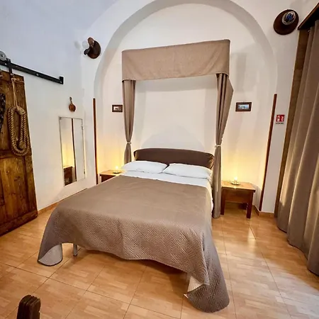 La Tana Dei Pirati Naples