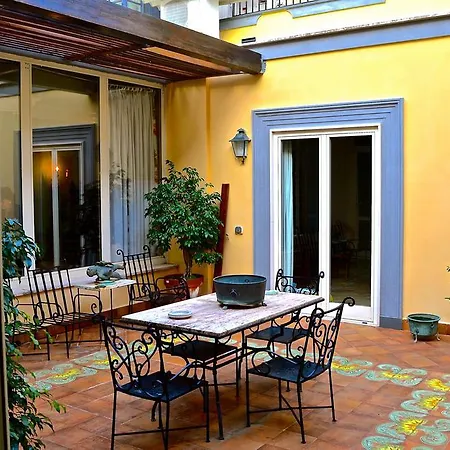 Oda ve Kahvaltı Riviera Di Chiaia Turrisi Napoli