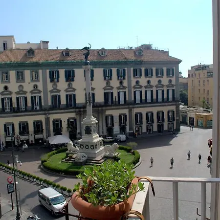 Relais Piazza Dei Martiri Alojamento de Acomodação e Pequeno-almoço *