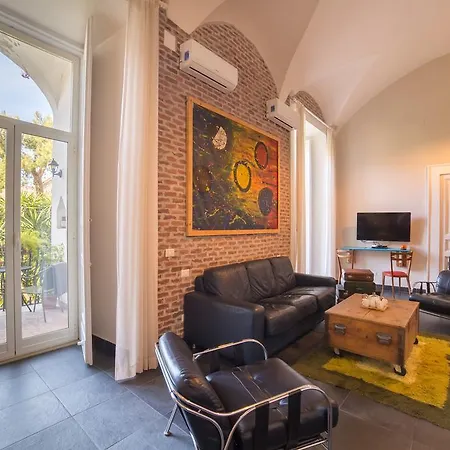 Bed and Breakfast The Bellini House By House In 2*
