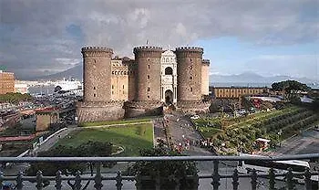 Al Maschio Angioino - Castel Nuovo Neapel