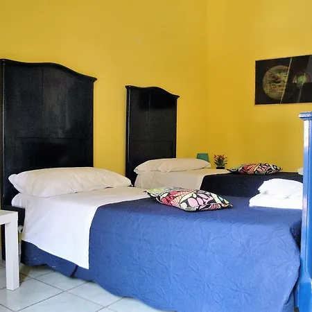 Holiday home Garibaldi House