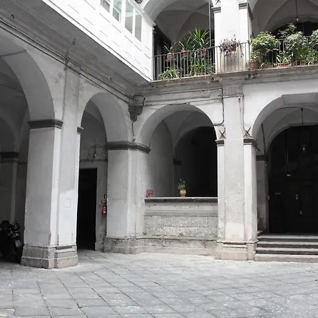 Charming * Naples