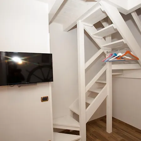 Ausonia Guest house