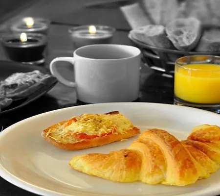 Maison Du La Metro Bed & Breakfast 3*