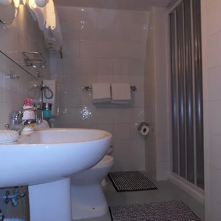 Appartement La Residenza Chiaia Short Let Superior Via Chiaia 82 *
