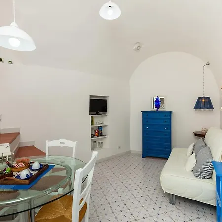 Casita Pedamentina - Bh 56