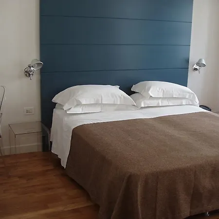 Hotel Piazza Bellini & 3*
