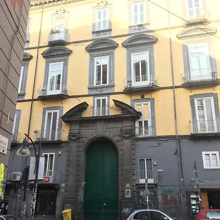 Lägenhet Mansarda Bellini Neapel