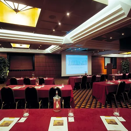 Ramada By Wyndham Hotel Neapol
