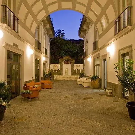 Piazza Bellini & Hotel Neapol