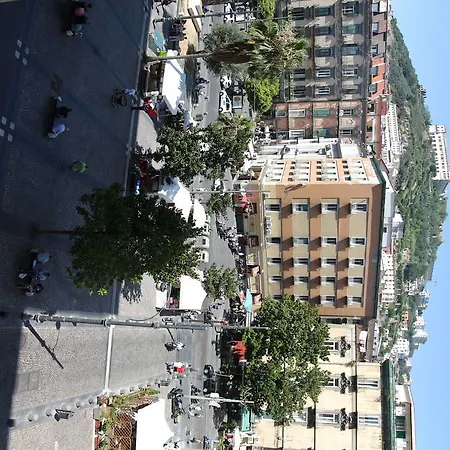 Art Piazza Carita' מלון