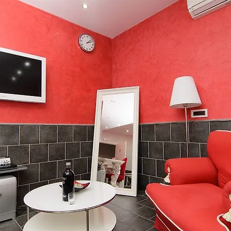 Aparthotel Angioini *