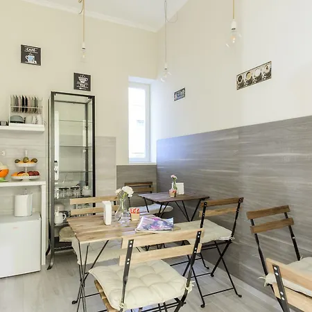 B&B Morra's 2*