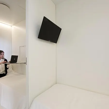 Hotel a capsule Bed & Boarding 2*