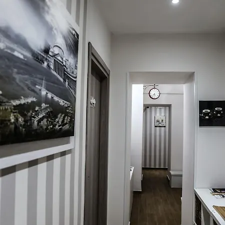 Caracciolo 109 Bed & Breakfast 2*