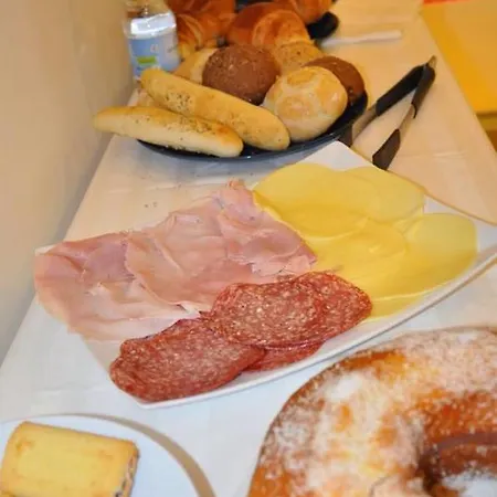 Chiaia 216 Bed & Breakfast 2*