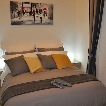 Chiaia 216 Bed & Breakfast 2*