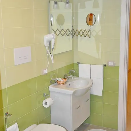 Chiaia 216 Bed & Breakfast 2*