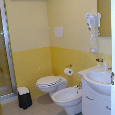 Chiaia 216 Bed & Breakfast 2*