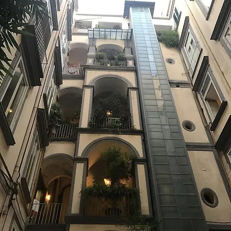 Chiaia 216 Bed & Breakfast 2*