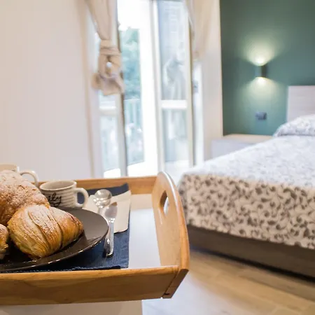 Interno 10 Cavour Couette-café 2*