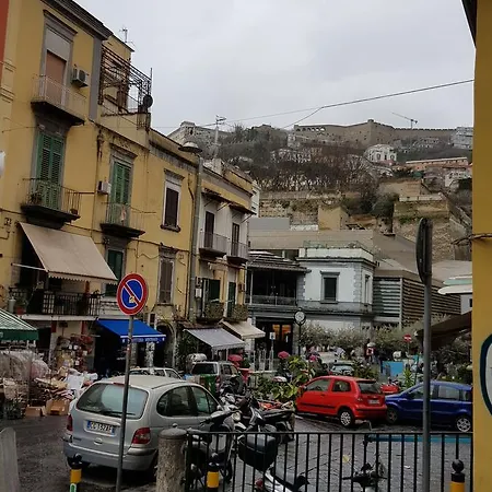 A Due Passi Da Dante Bed & Breakfast Naples