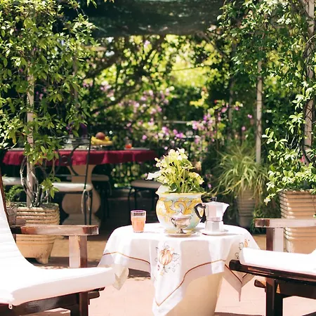La Bouganville Bed & Breakfast