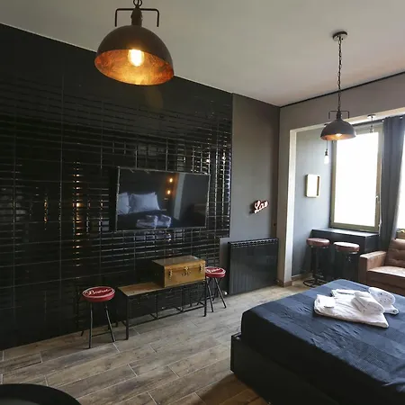 La Perla Nera Suites&happiness * Naples