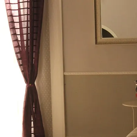 La Torretta Chiaia Bed & Breakfast 3*