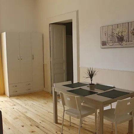 La Torretta Chiaia Bed and Breakfast 3*