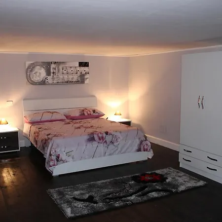 La Torretta Chiaia Bed and Breakfast 3*