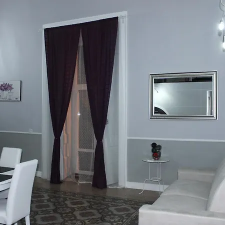 La Torretta Chiaia Bed and Breakfast 3*