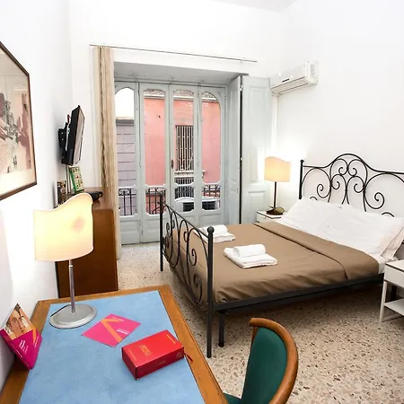 Nana Group - Restaurant And Budget Apartments On The Street Of Museums Apartment Naples