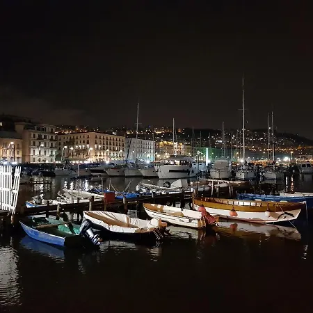 Lungomare Caracciolo Mon Apartment