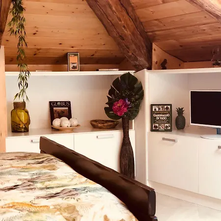 La Mansarda Bed and Breakfast Νάπολη