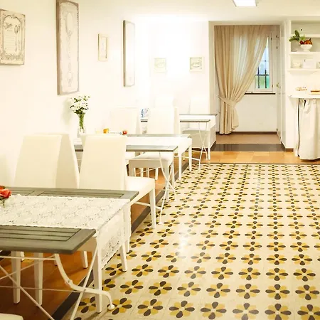Napolimia Boutique 4* 나폴리