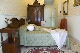 Pensionat Carafa Di Maddaloni Residenza Di Charme Neapel