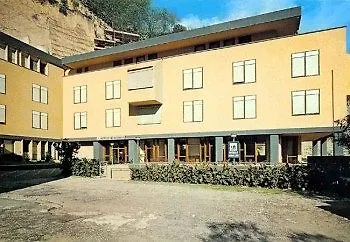 Mergellina Aig Albergue *