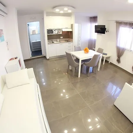 דירה Mondo Suites Apartments *