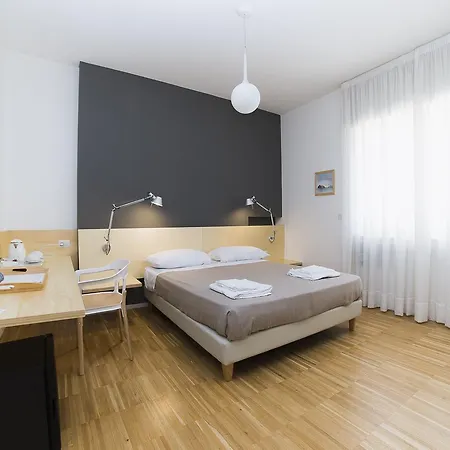 Le Stanze Di Piazza Dei Martiri Nocleg ze śniadaniem 5*