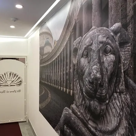 Art Nel Cuore Di Nápoles