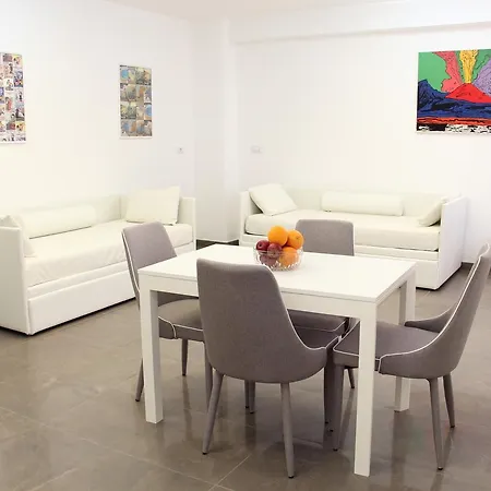 Mondo Suites Apartments * נאפולי