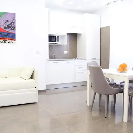 Mondo Suites Apartments דירה