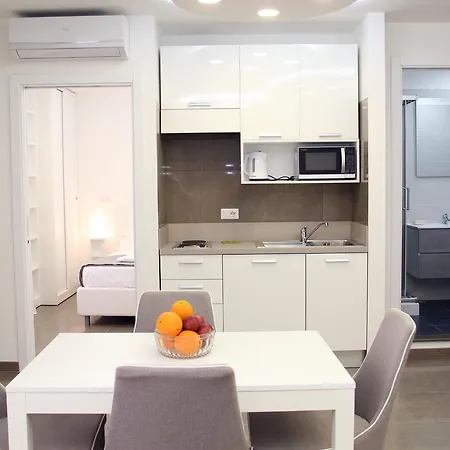 Mondo Suites Apartments נאפולי