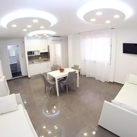 Mondo Suites Apartments * נאפולי