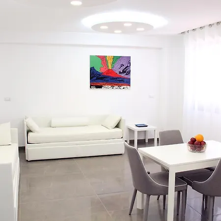 Mondo Suites Apartments דירה